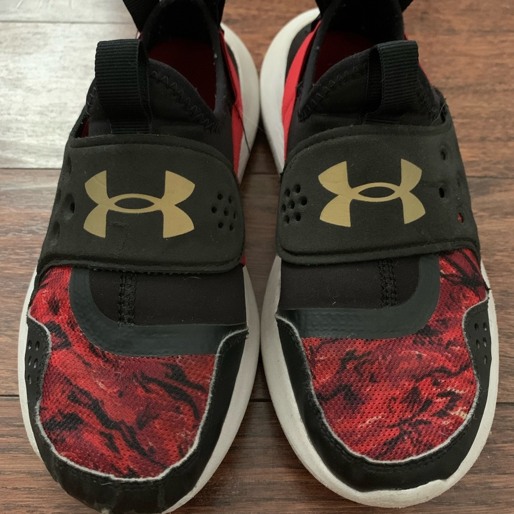 Underarmour Youth/Kid size 5 shoes